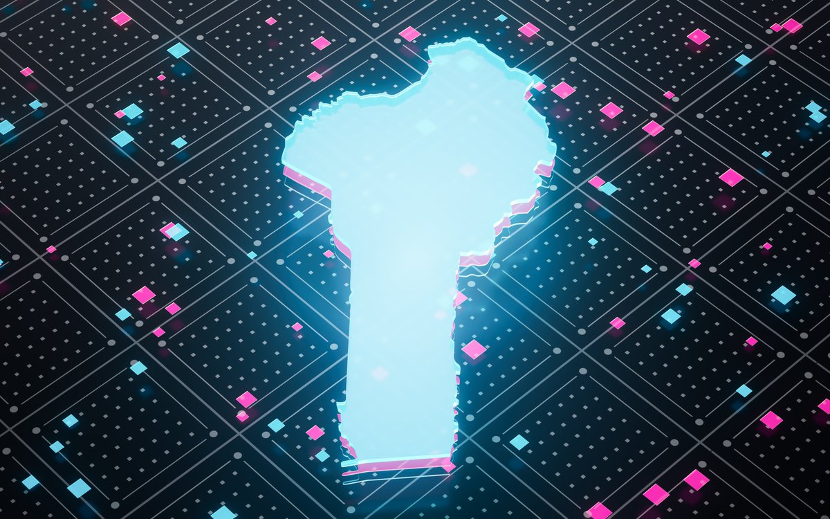 Diagram showing the relationship between public keys, private keys, and blockchain addresses in a crypto wallet